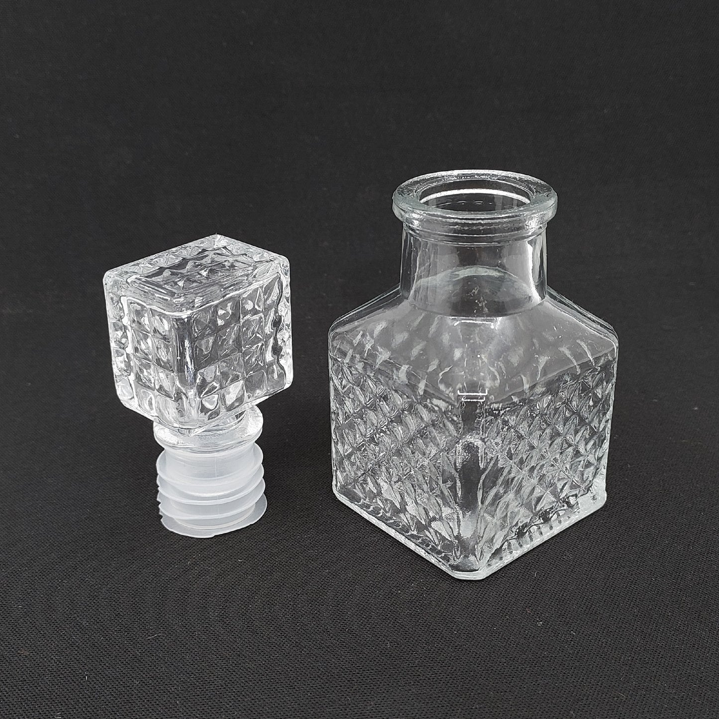 50 cc Cam Kare Kristal Kapaklı Şişe