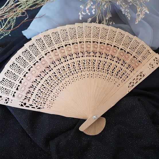 Çiçek Desenli Ahşap Yelpaze